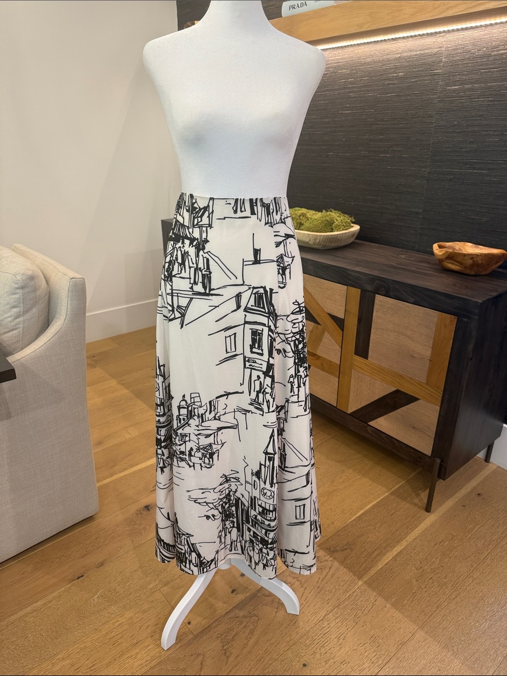 Commense Black and White Midi Skirt with Cityscape Toile Print